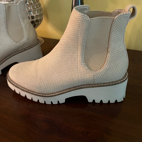 Matisse Footwear Preston Chunky Chelsea Boot Color: Natural Size:8M - Picture 3 of 8